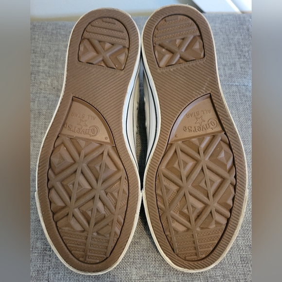 Like New Women's Converse Size 5. - Picture 7 of 8